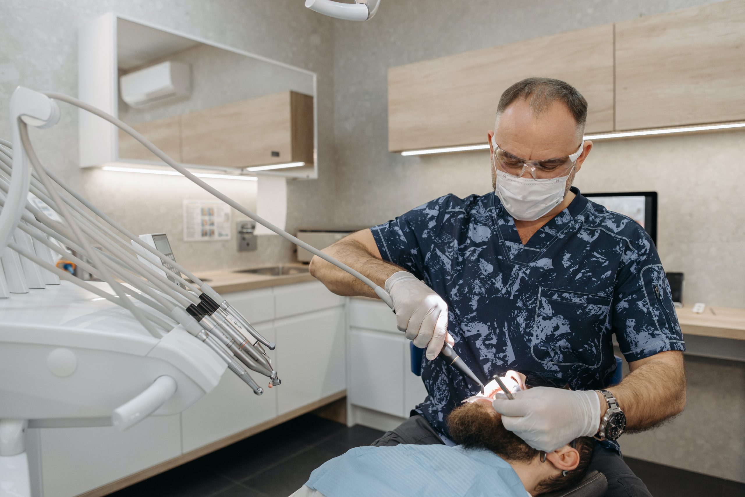 Implantologia: Impianti dentali e dolore, come superare la paura